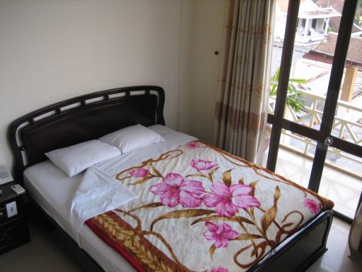 Truong Giang, Hue, Vietnam , Deluxe Zimmer mit Queensize Bett und Balkon