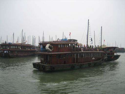 Halong Bay, Vietnam, Ausflugsboote