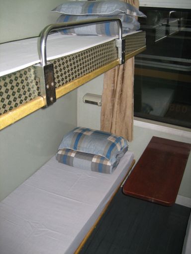 Vietnam Railways, 1. Klasse Kabine mit 4 Schlafplätzen, Ansicht zum Fenster