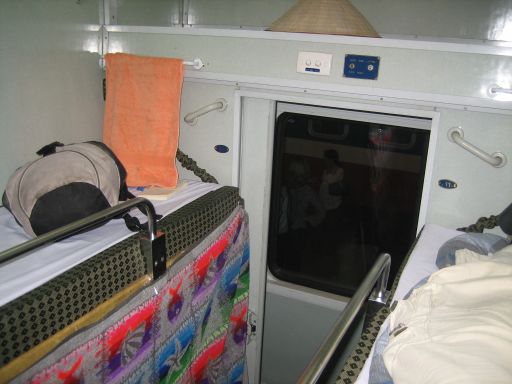 Vietnam Railways, 1. Klasse Kabine mit 4 Schlafplätzen, Ansicht zum Gang